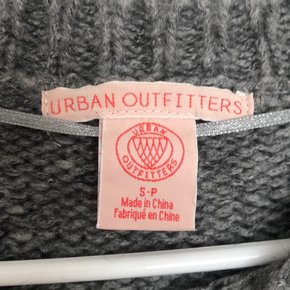 Urban outfitters sweater - Picture 3 of 4